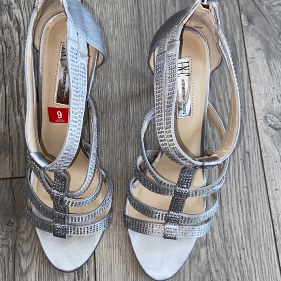 heels - Picture 4 of 7